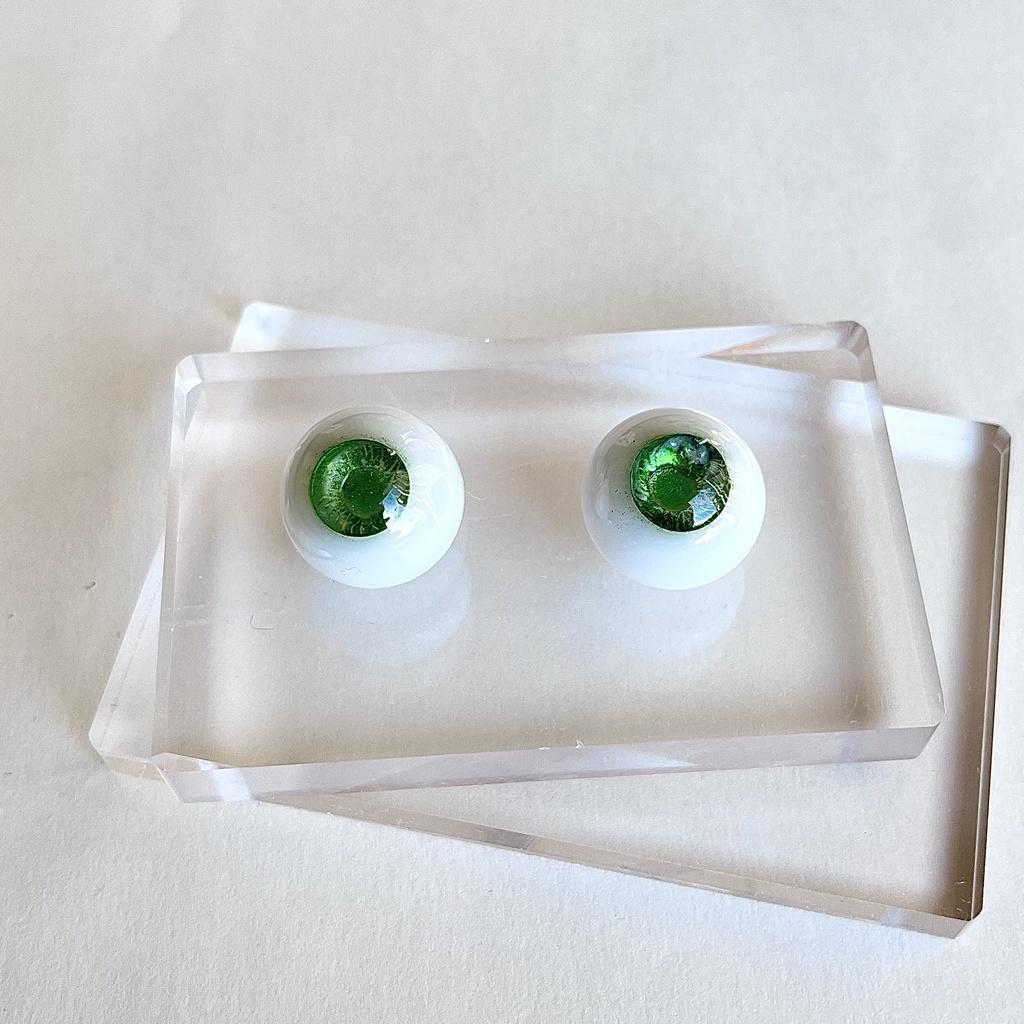 ドールアイ 20mm / 11mm ツァボライト レジンアイ ハンドメイド 0023