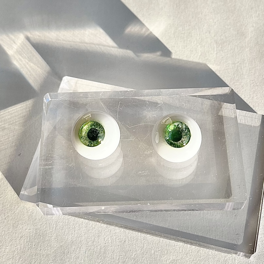 ドールアイ 20mm / 11mm ツァボライト レジンアイ ハンドメイド 0023