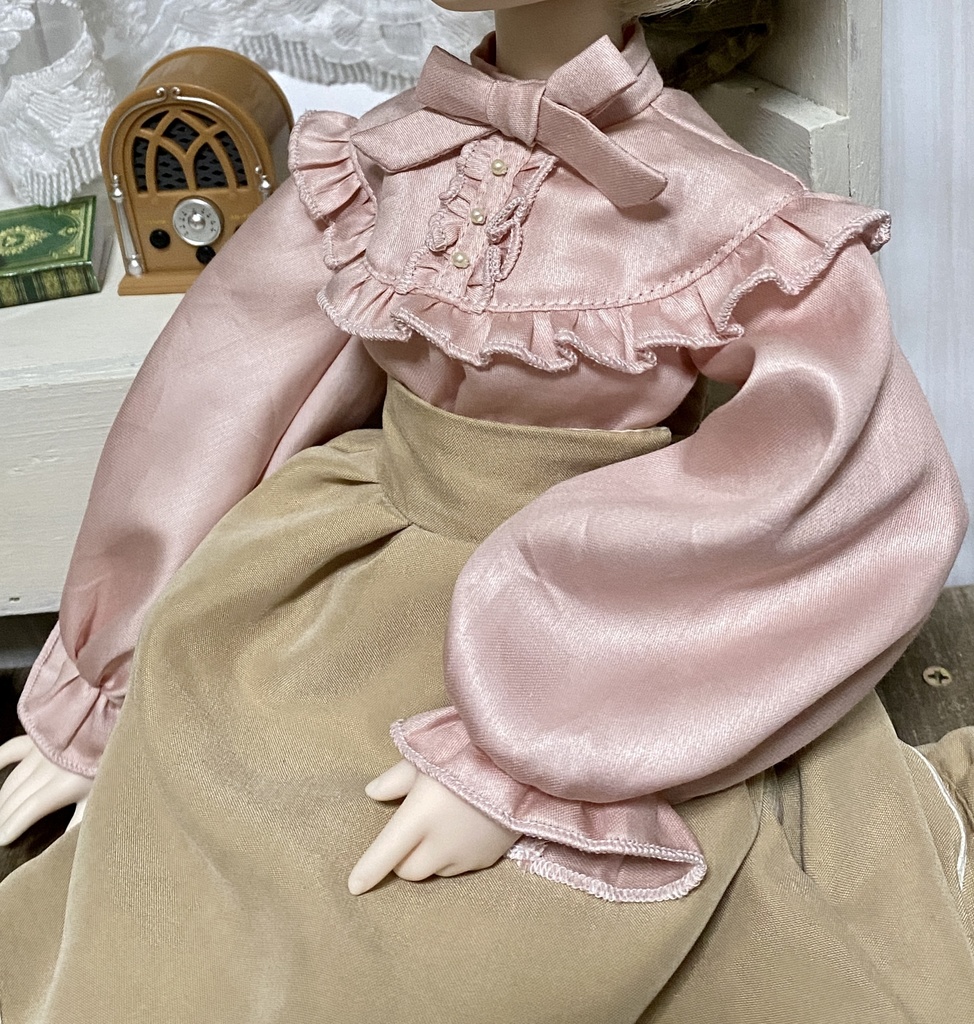 フリルブラウス