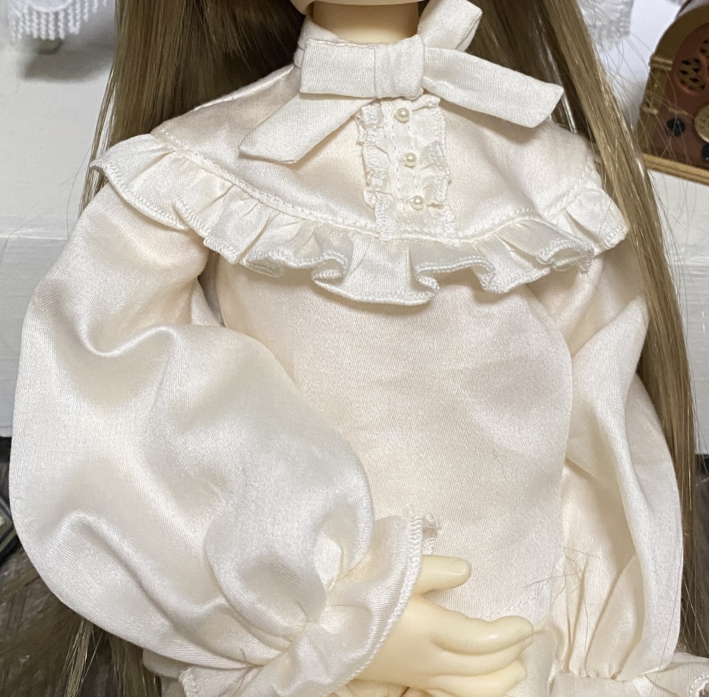 フリルブラウス　