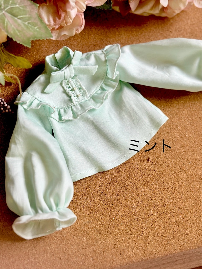 フリルブラウス