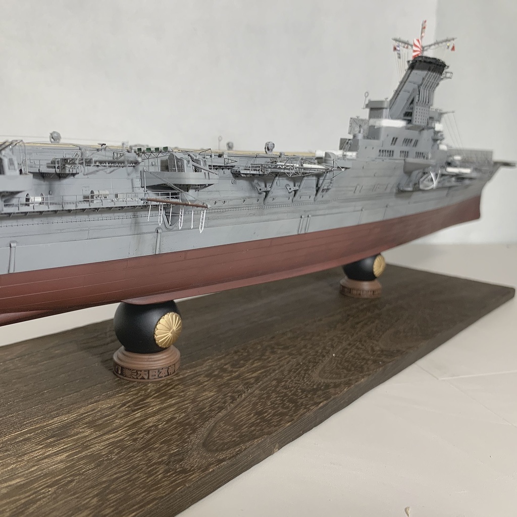 艦船模型用 飾り脚 菊花紋章 光沢黒・金塗装済 2本セット 1/350 & 1/700