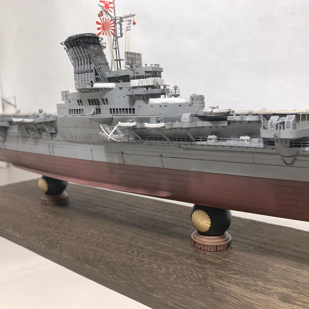 艦船模型用 飾り脚 菊花紋章 光沢黒・金塗装済 2本セット 1/350 & 1/700