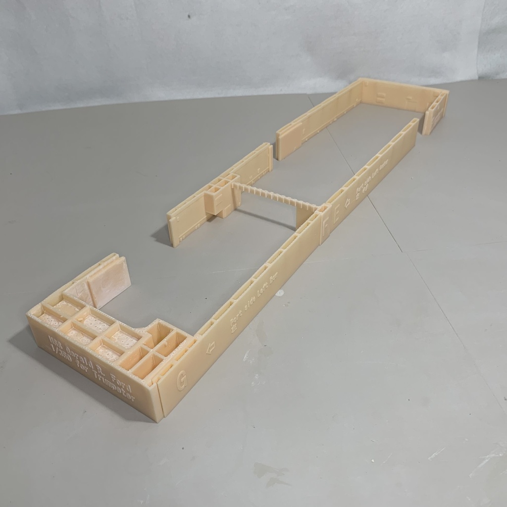 アメリカ海軍 空母 ジェラルド・R・フォード 1/350用 格納庫 3Dプリンターレジンパーツ 艦船模型