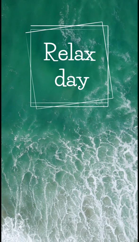 【縦動画】エメラルドグリーンの海と波打ち際の俯瞰映像 / 癒やし・リラックス・Relax dayテキスト入り