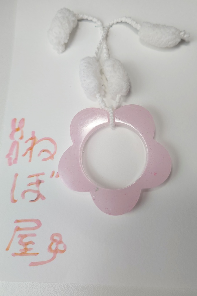 お花のキーホルダー又はアクセサリー（レジン）