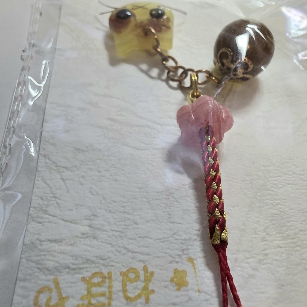 ぶちねこストラップ(赤紐)