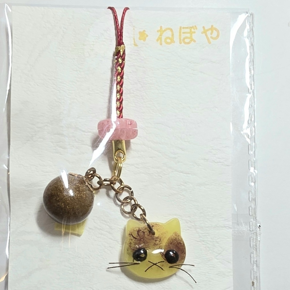 ぶちねこストラップ(赤紐)