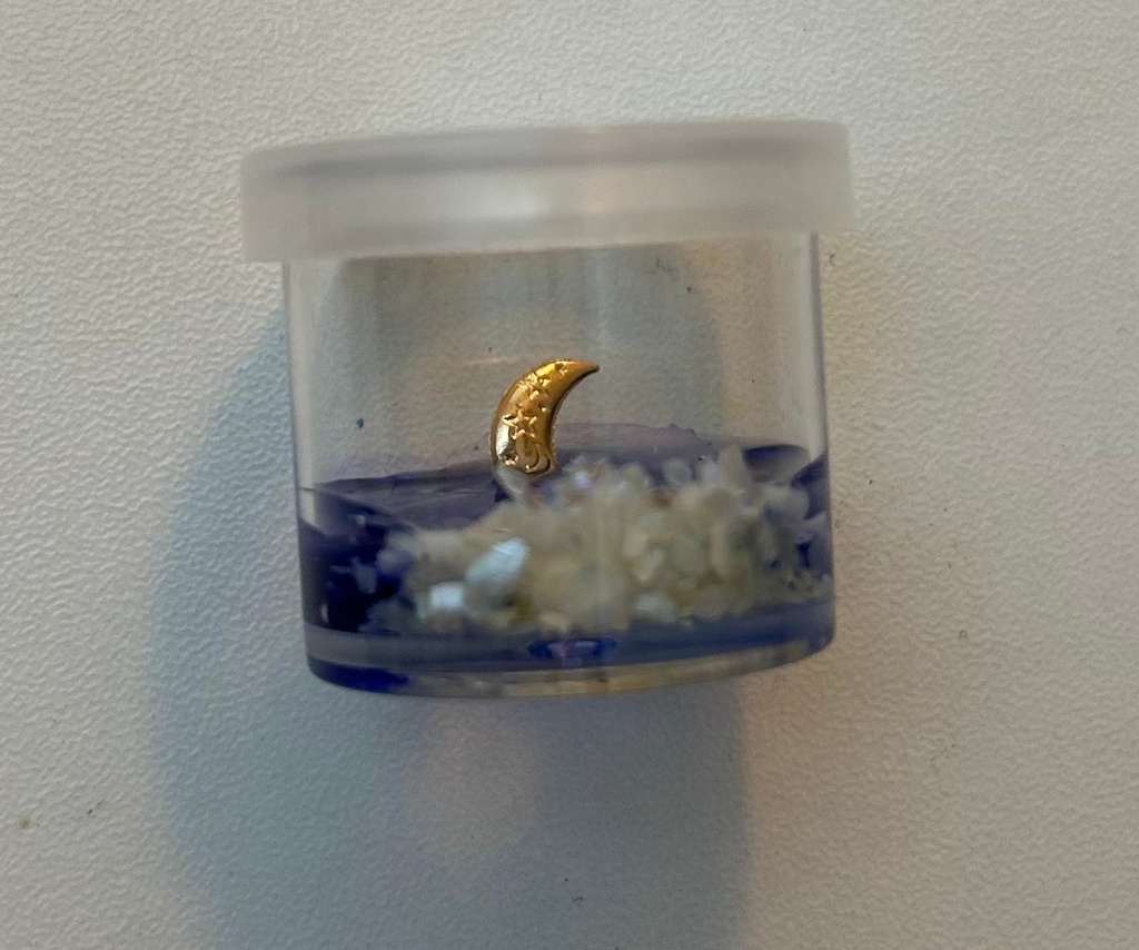 月の水遊び（レジン）