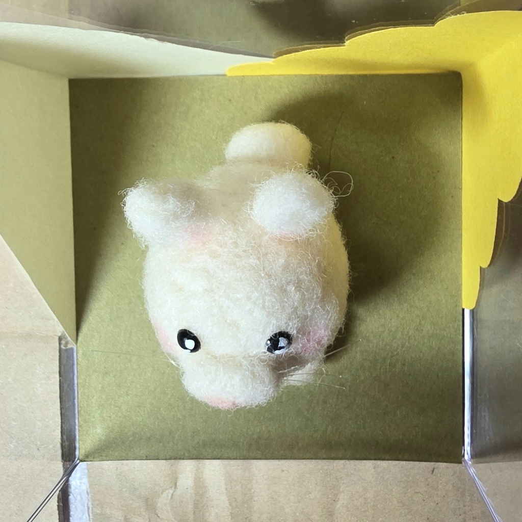 フェルトクリーム色のうさぎさん
