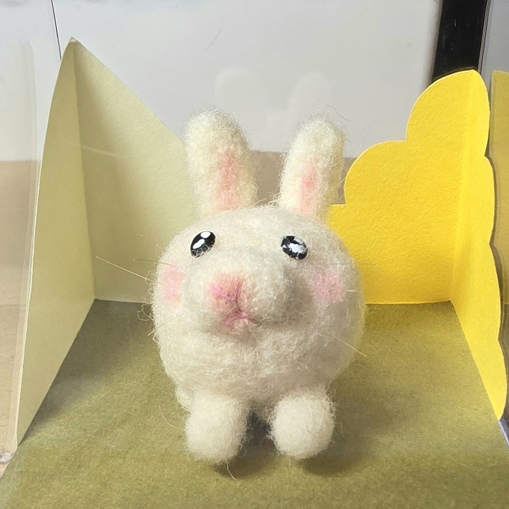 フェルトクリーム色のうさぎさん