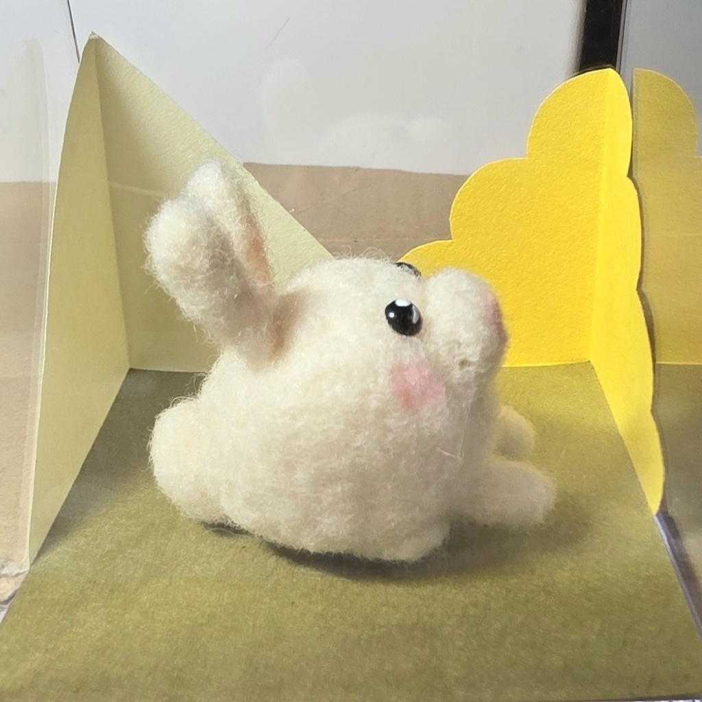 フェルトクリーム色のうさぎさん