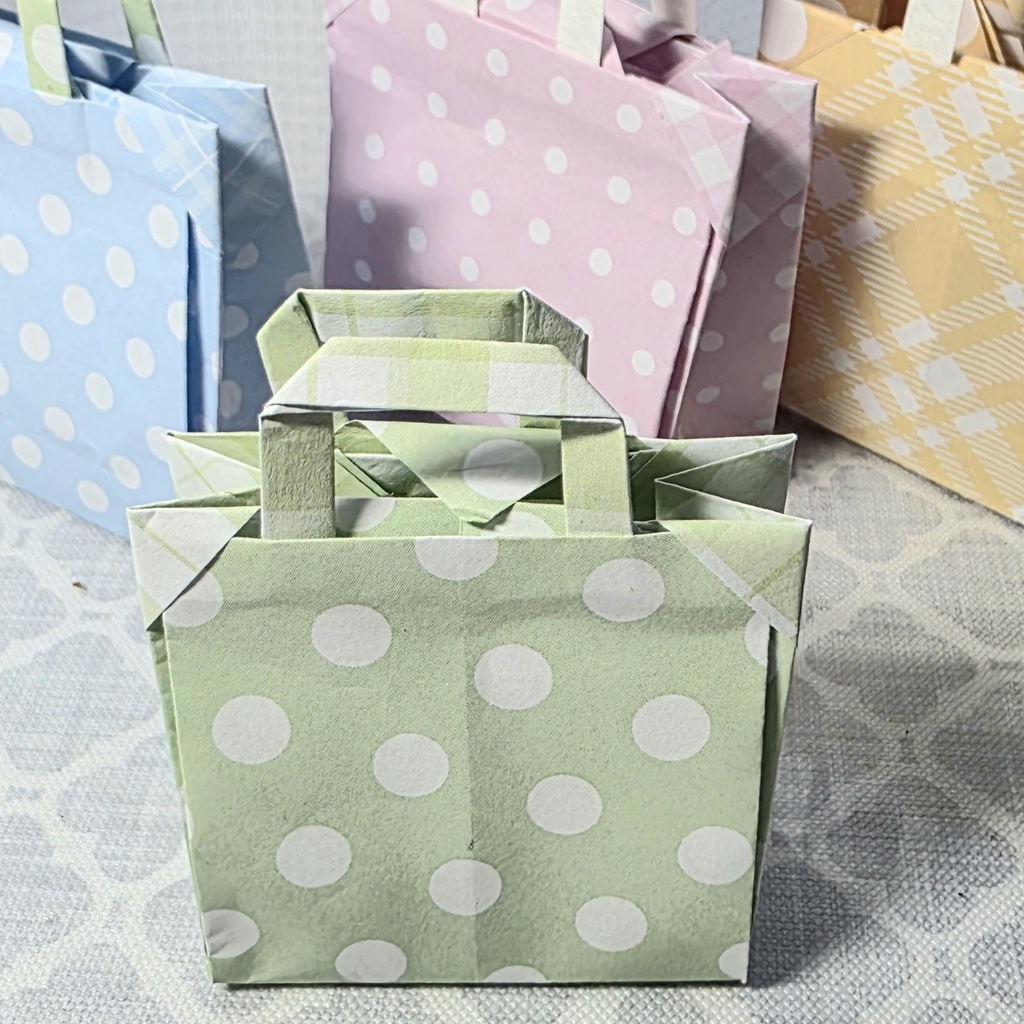 紙の紙袋(折り紙)