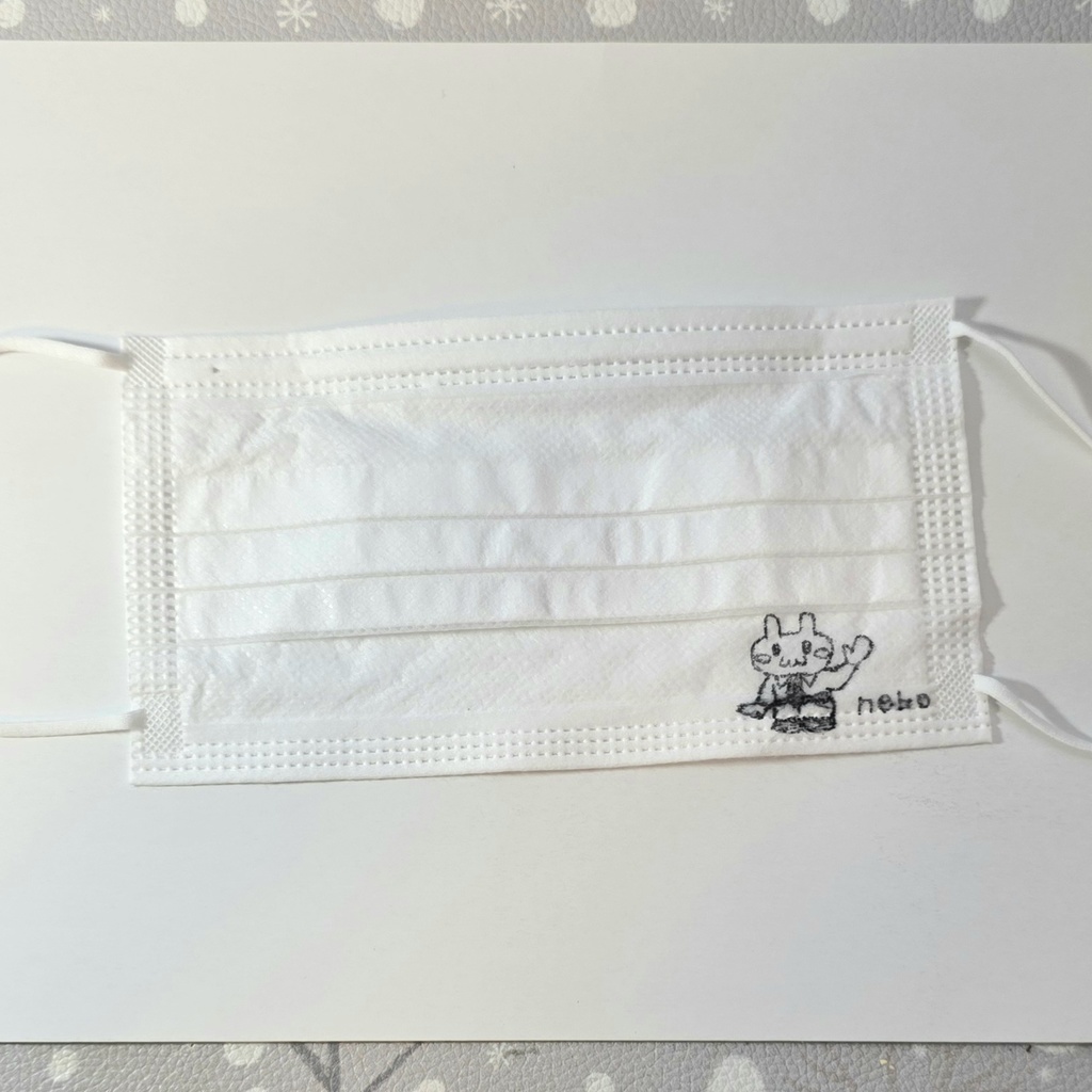 表面イラスト入りの白いマスク(6枚)