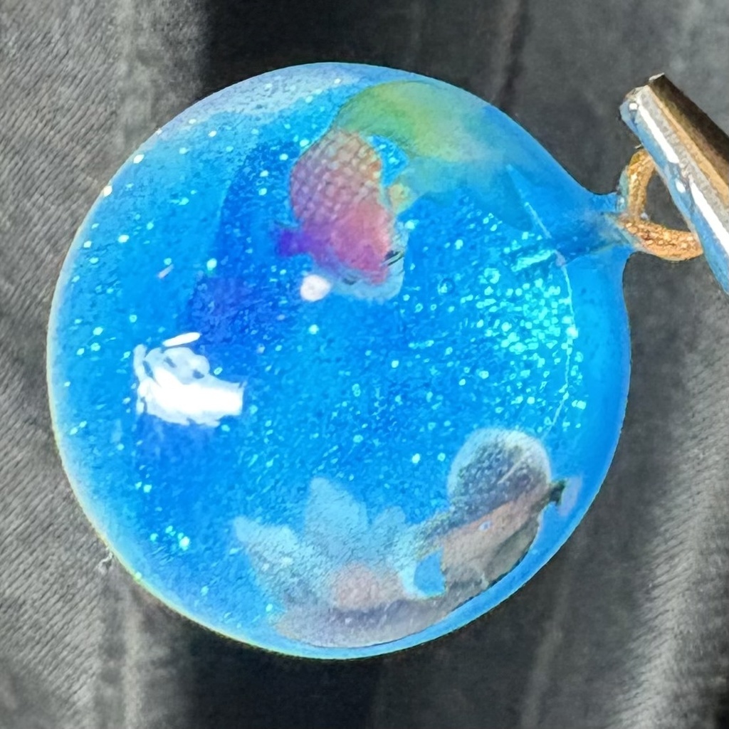 レジン球体(夏の金魚)