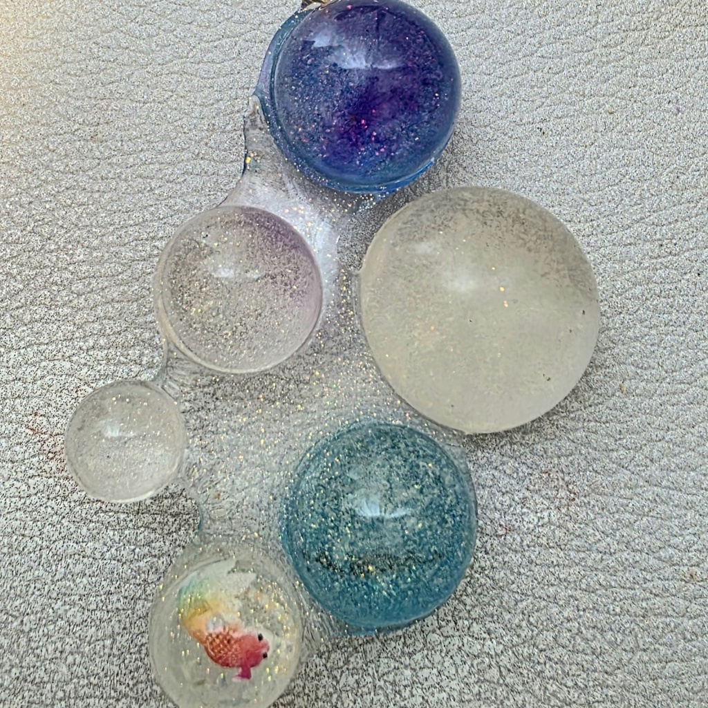 お魚、金魚の丸いレジンコロコロキーホルダー