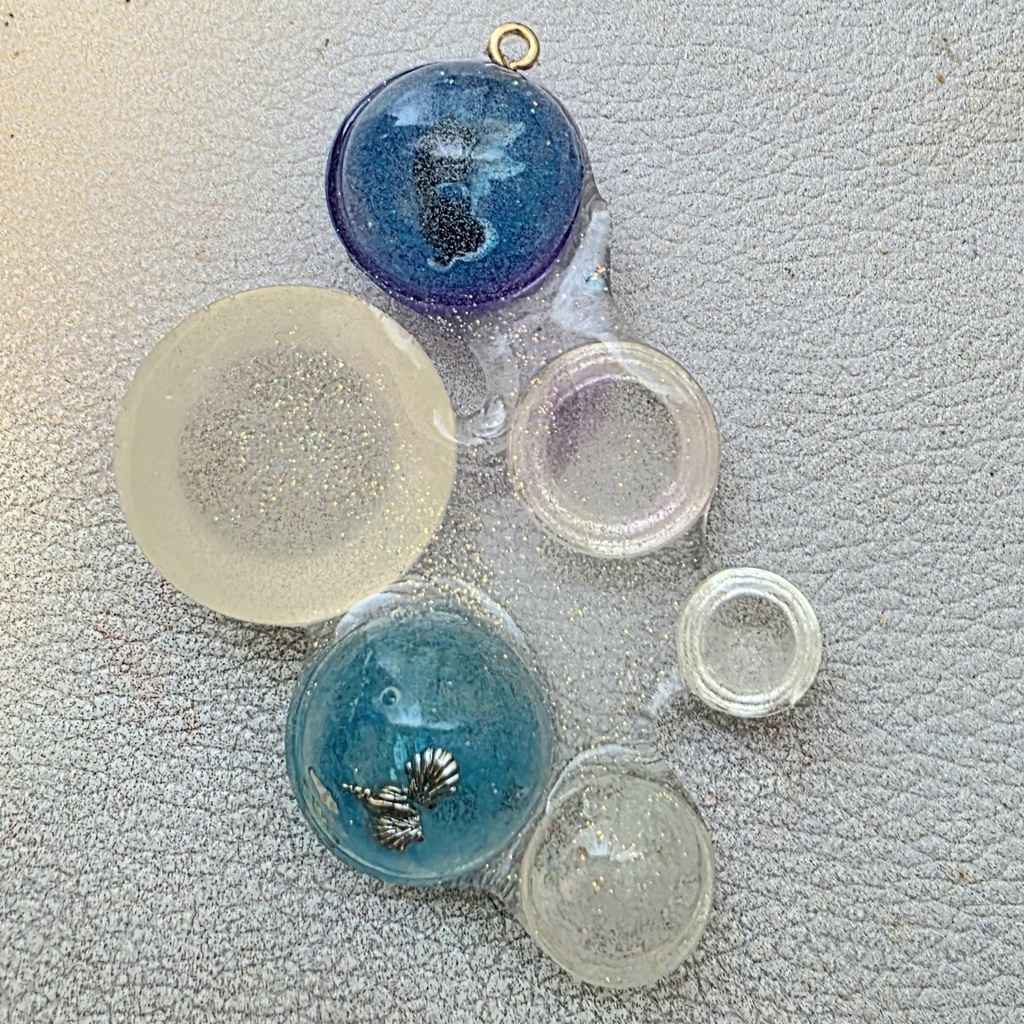 お魚、金魚の丸いレジンコロコロキーホルダー