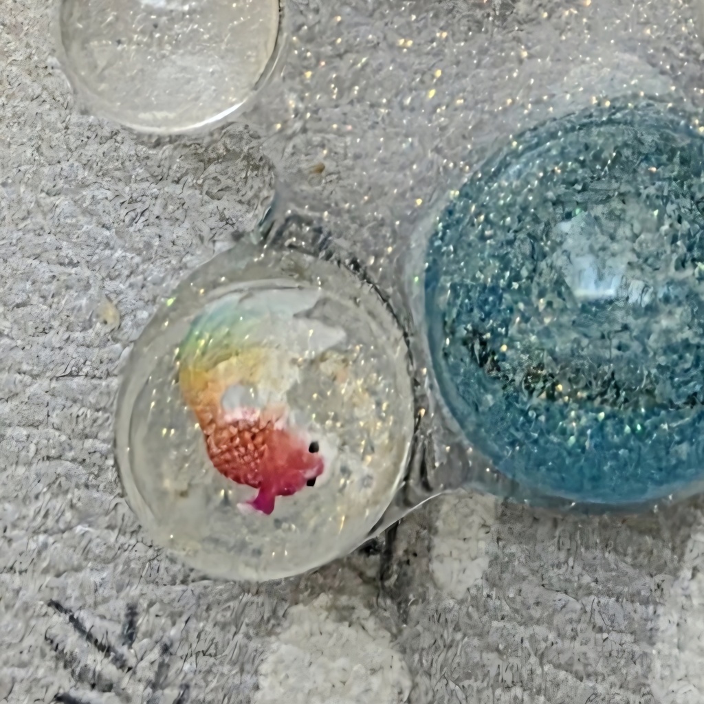 お魚、金魚の丸いレジンコロコロキーホルダー