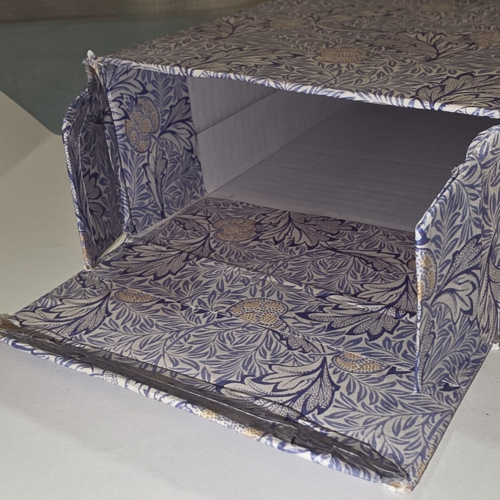 デザインペーパーの箱(中)