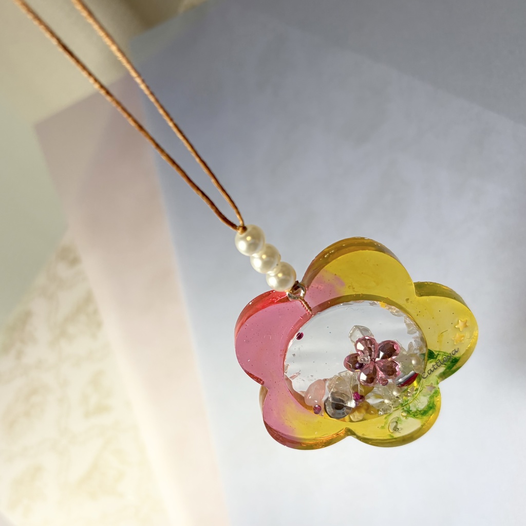 お花のシャカシャカストラップ