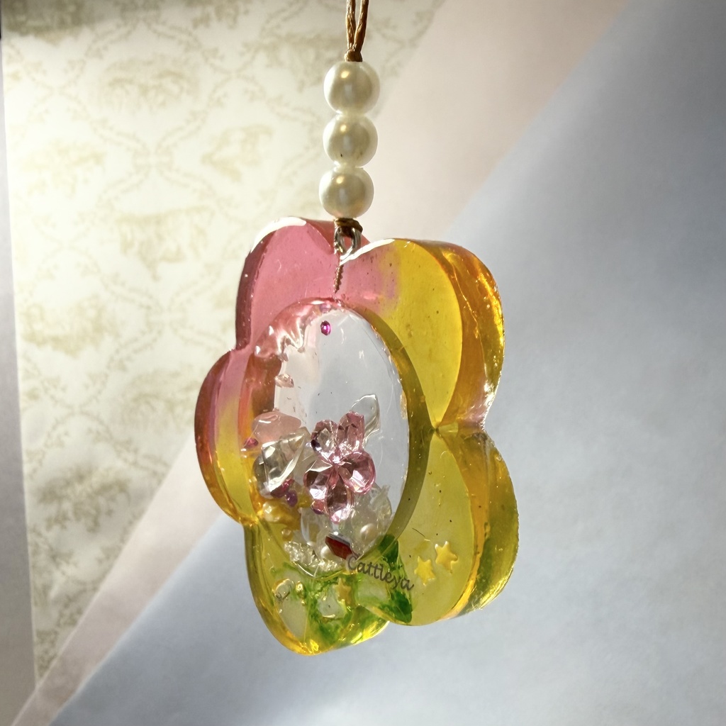 お花のシャカシャカストラップ