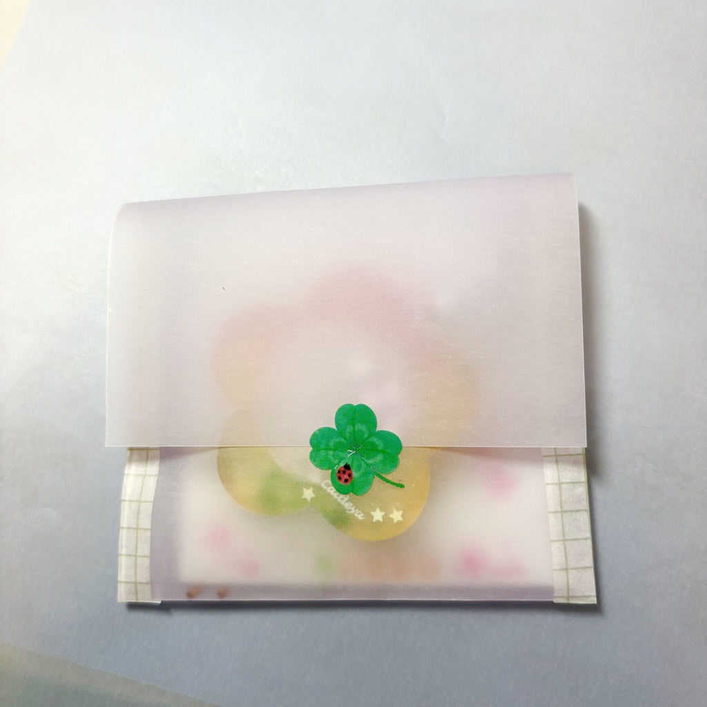 お花のシャカシャカストラップ