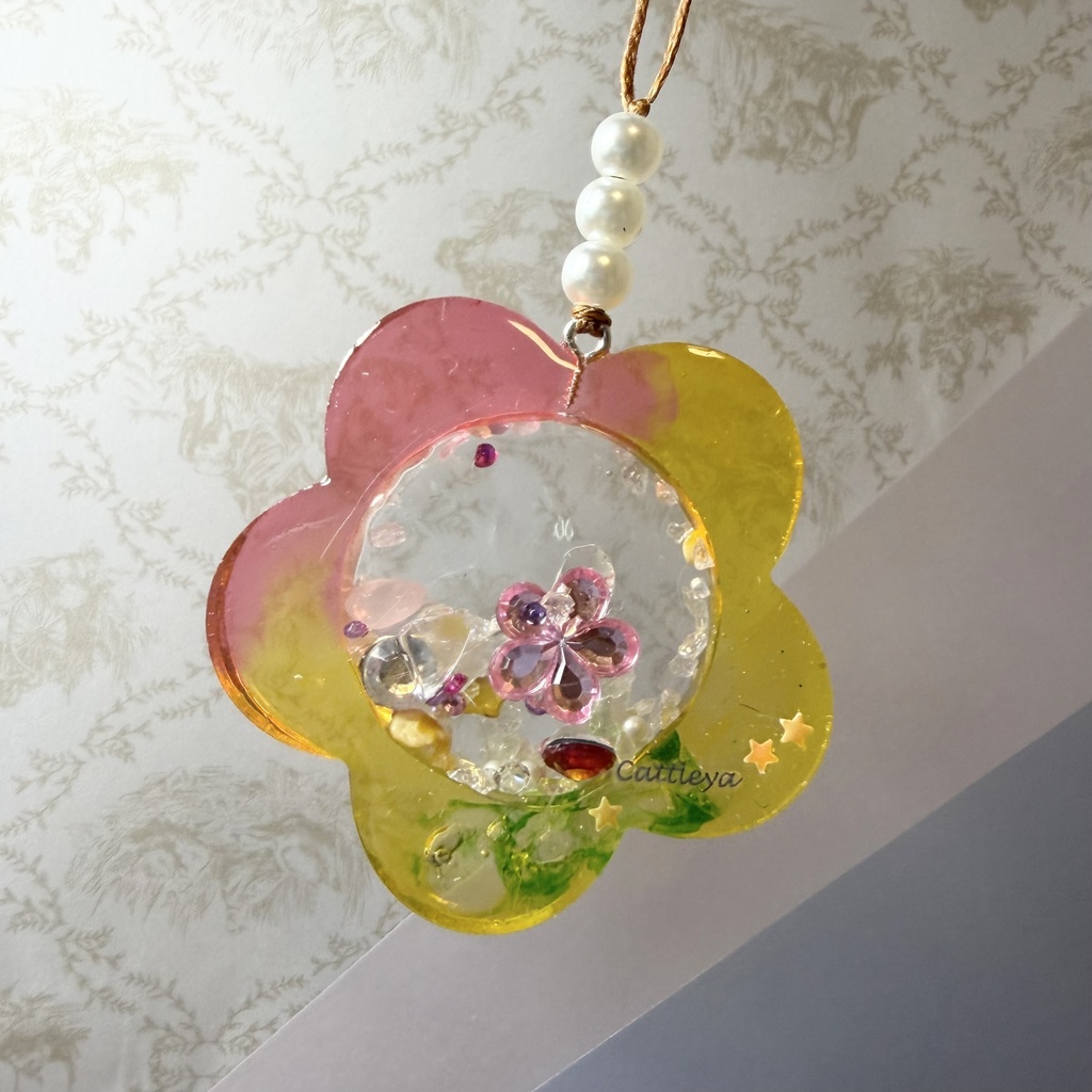 お花のシャカシャカストラップ