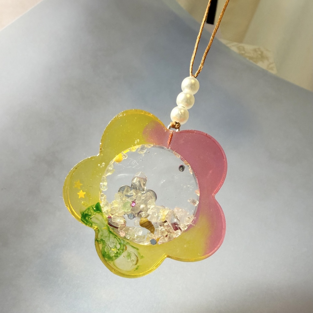 お花のシャカシャカストラップ