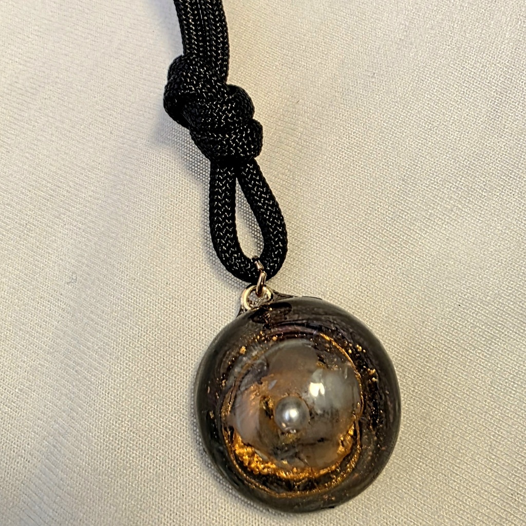 蓄光入り宇宙半球体紐のネックレス