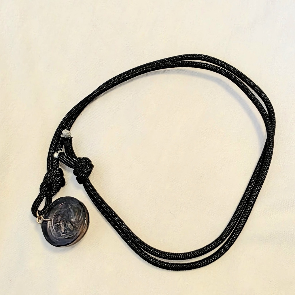 蓄光入り宇宙半球体紐のネックレス