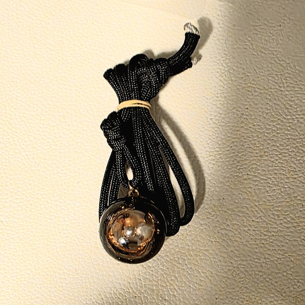 蓄光入り宇宙半球体紐のネックレス