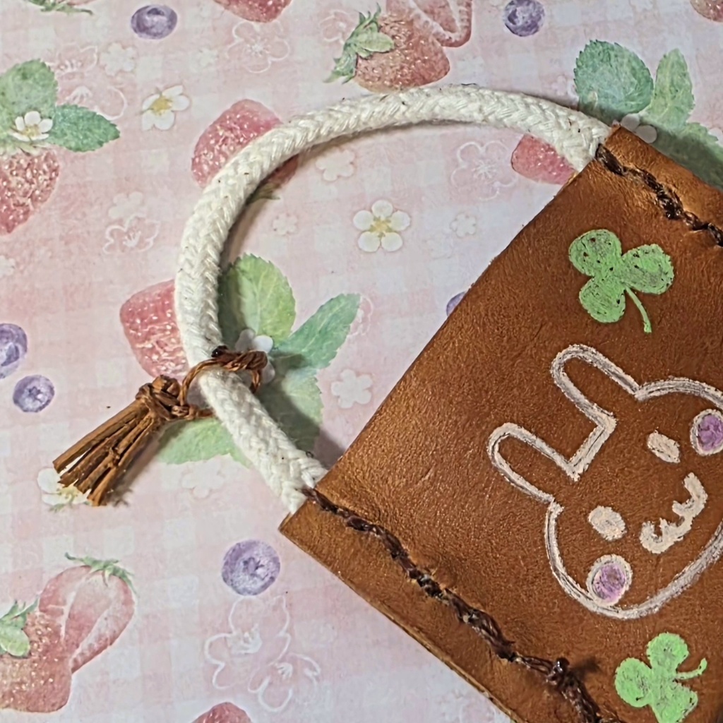 うさぎとクローバーの小さな牛革バック8