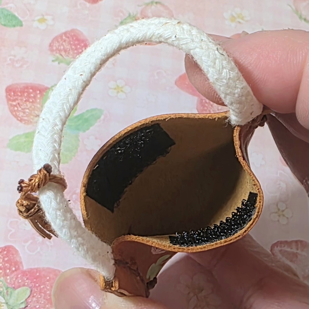 うさぎとクローバーの小さな牛革バック8