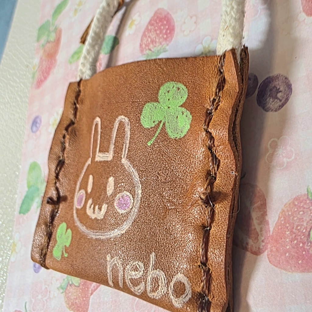 うさぎとクローバーの小さな牛革バック8
