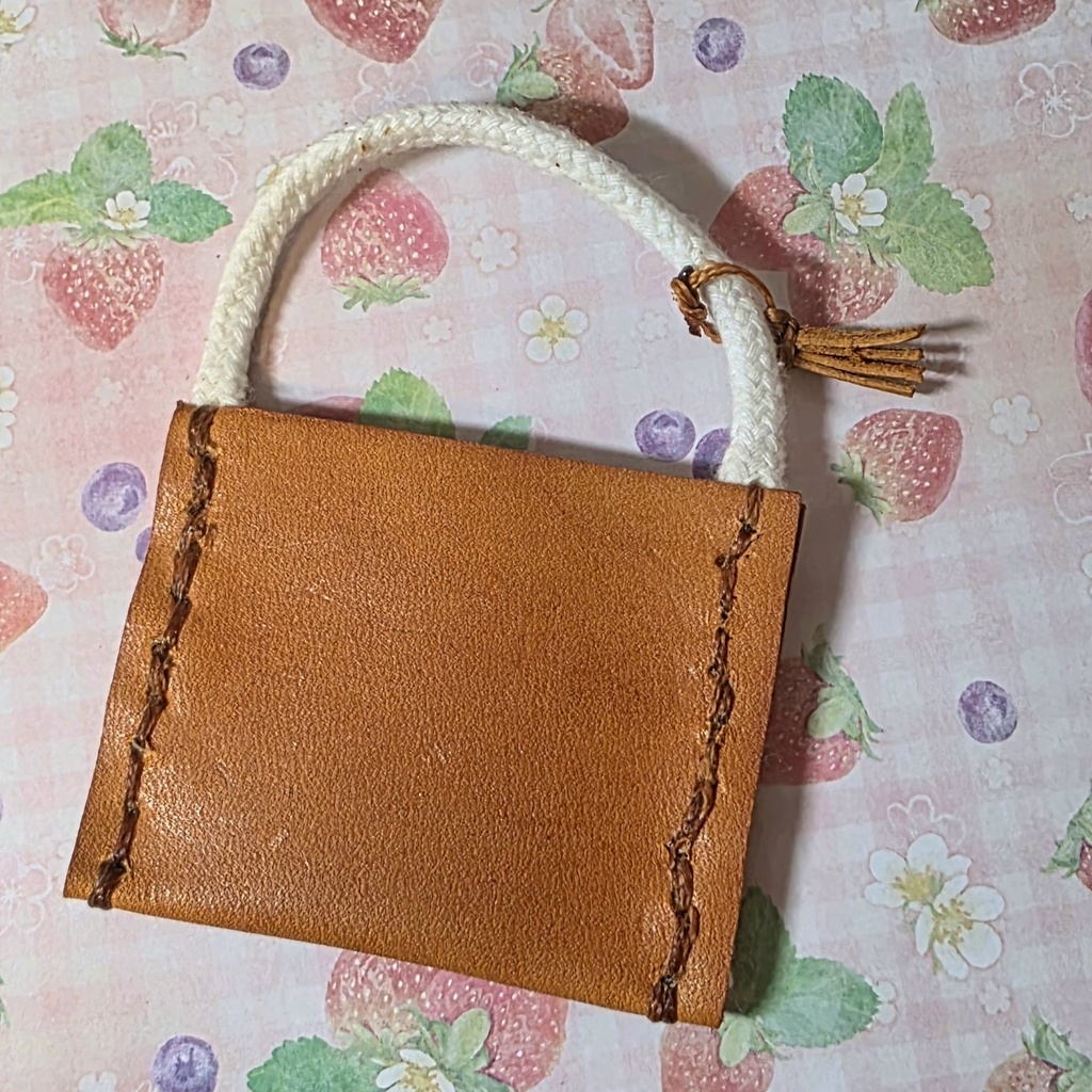 うさぎとクローバーの小さな牛革バック8