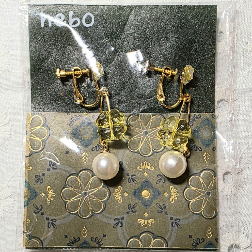 クローバーとパールの、ゆらゆらイヤリング