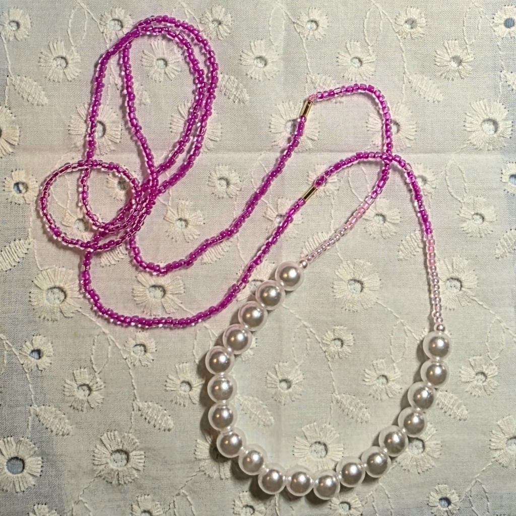 パールとピンクビーズのロングネックレス