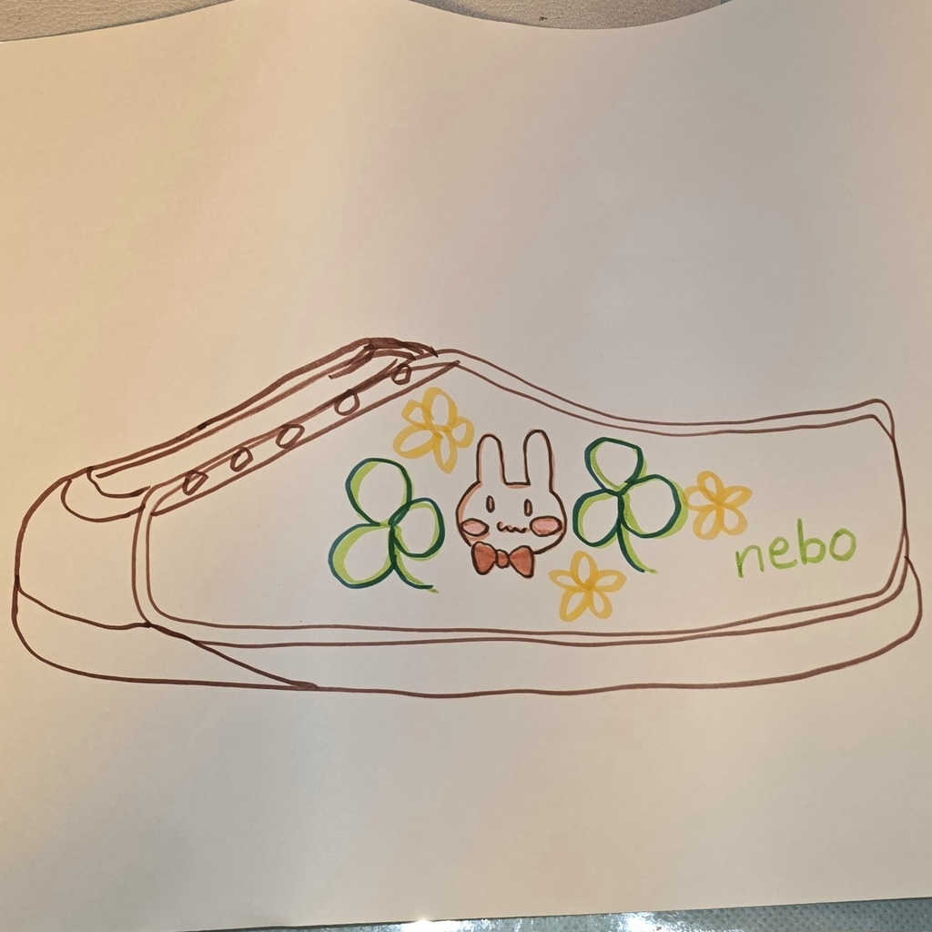 白いスニーカーにぴょんモフ