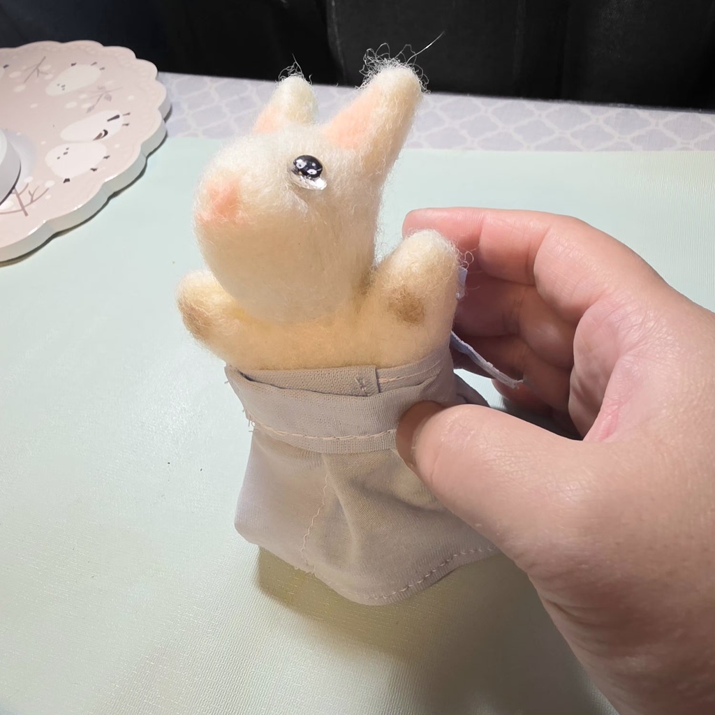 フェルト生地のうさぎのお人形さん