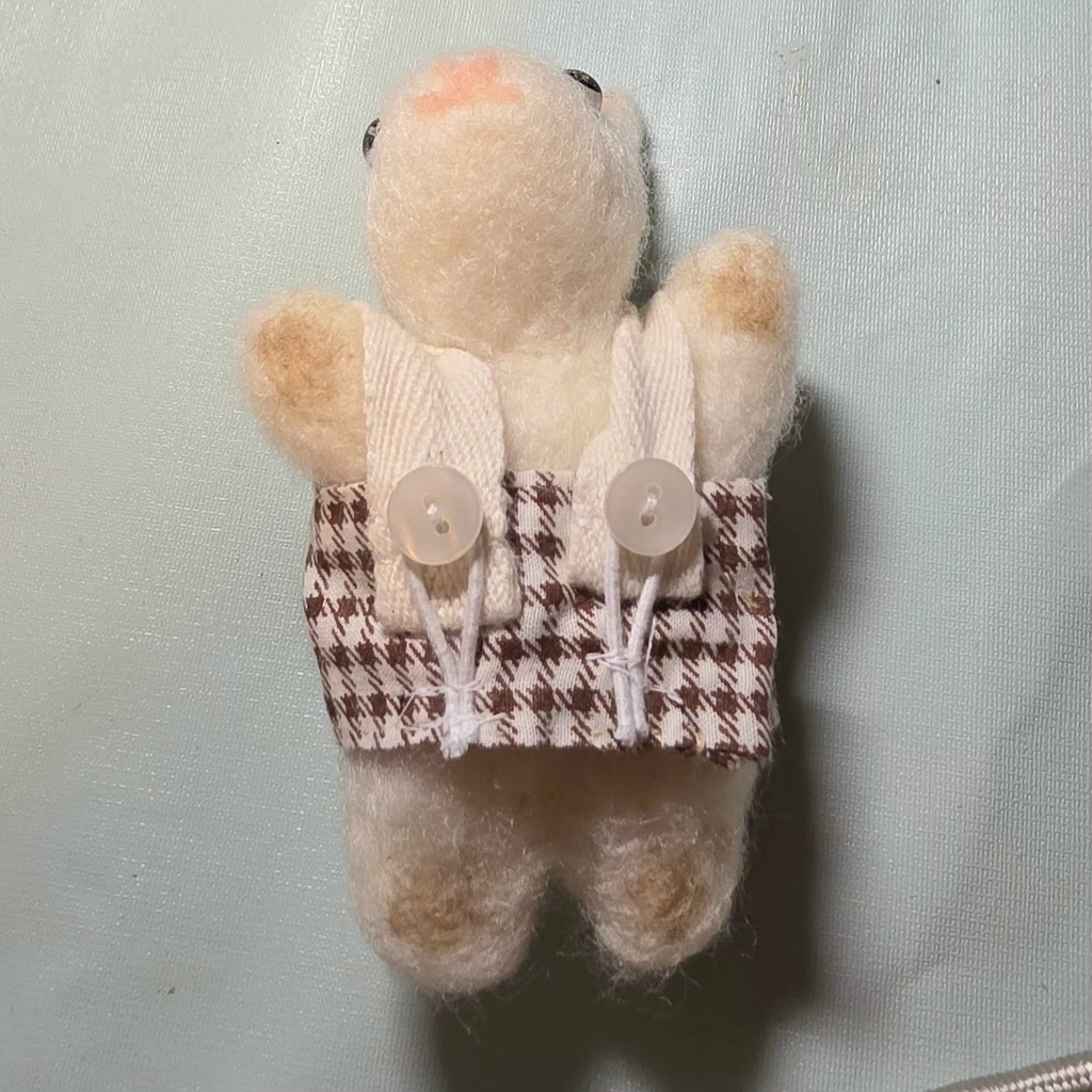 フェルト生地のうさぎのお人形さん