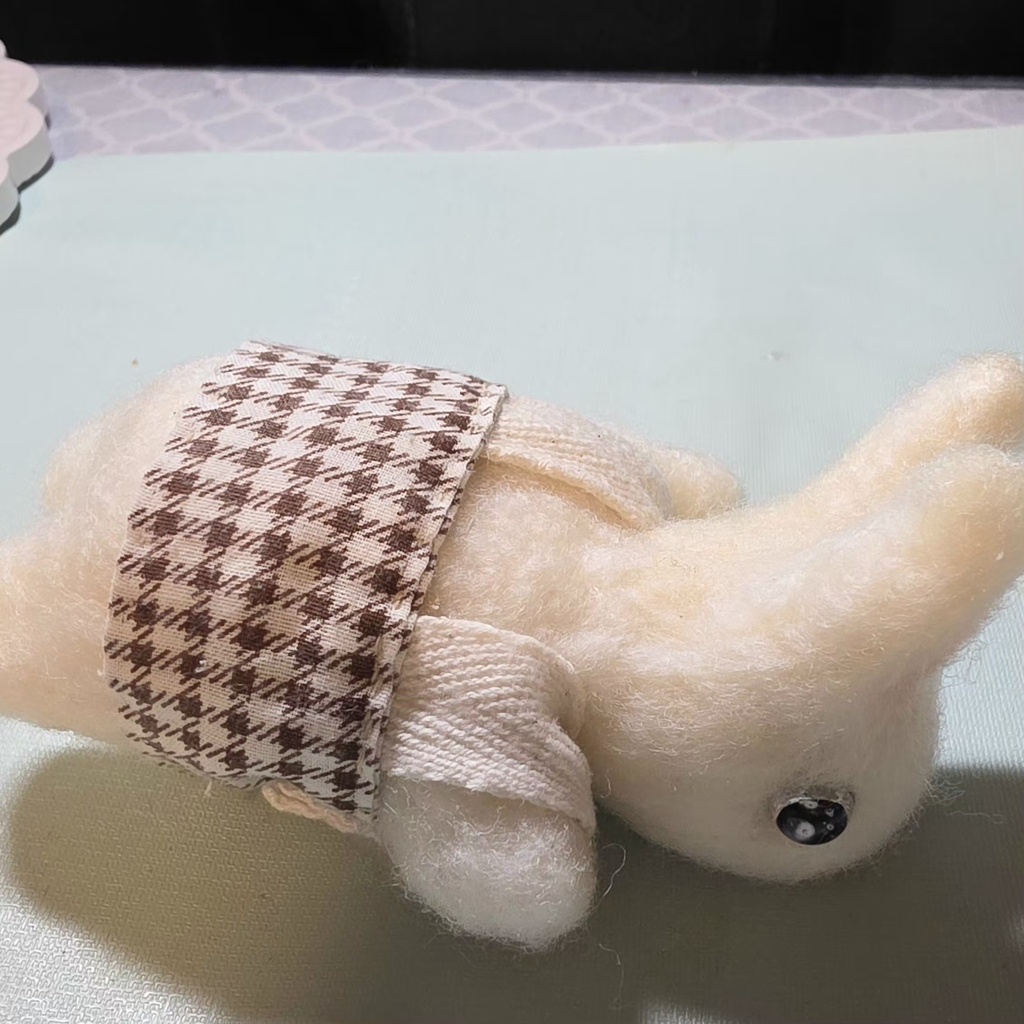 フェルト生地のうさぎのお人形さん