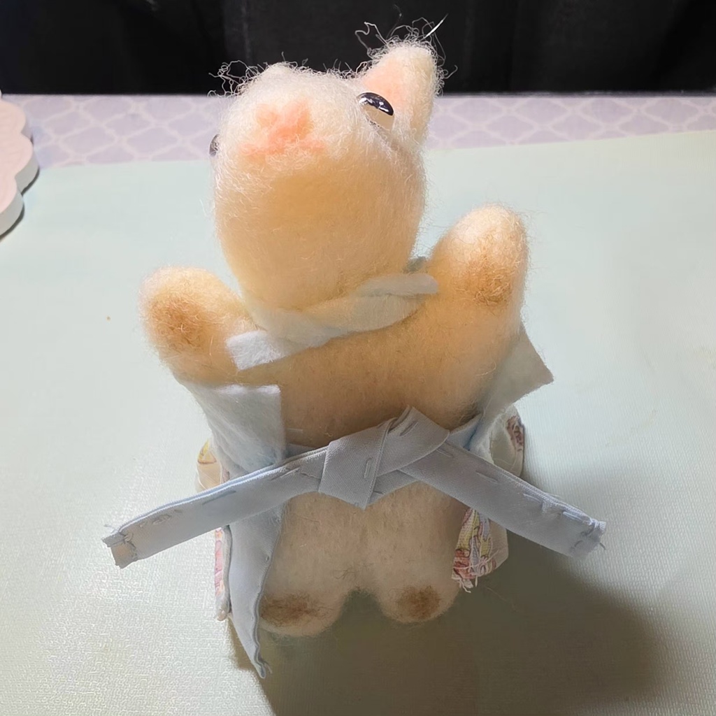 フェルト生地のうさぎのお人形さん