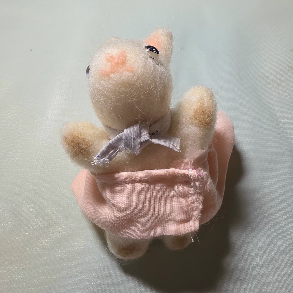フェルト生地のうさぎのお人形さん