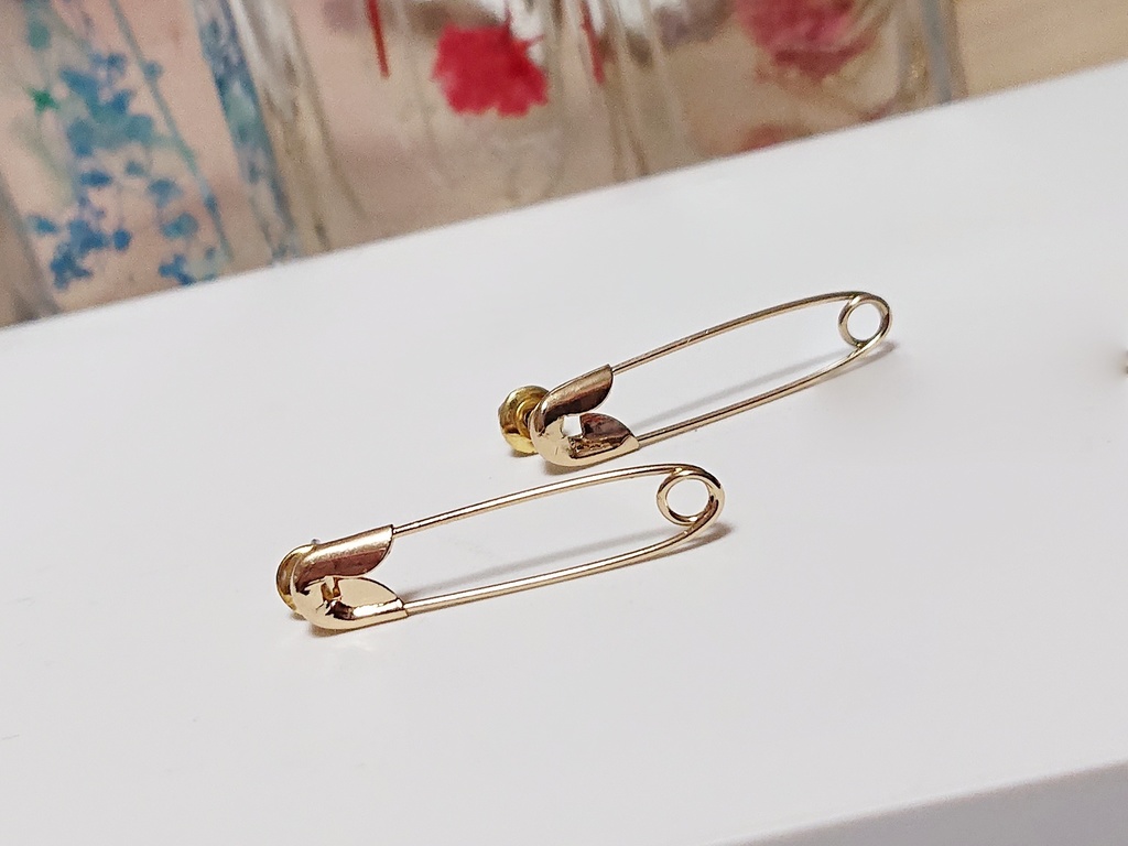 耳安全＊安全ピンのゴールドピアス＊