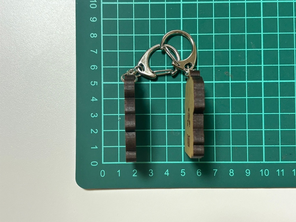 HAZBIN 木製キーホルダー