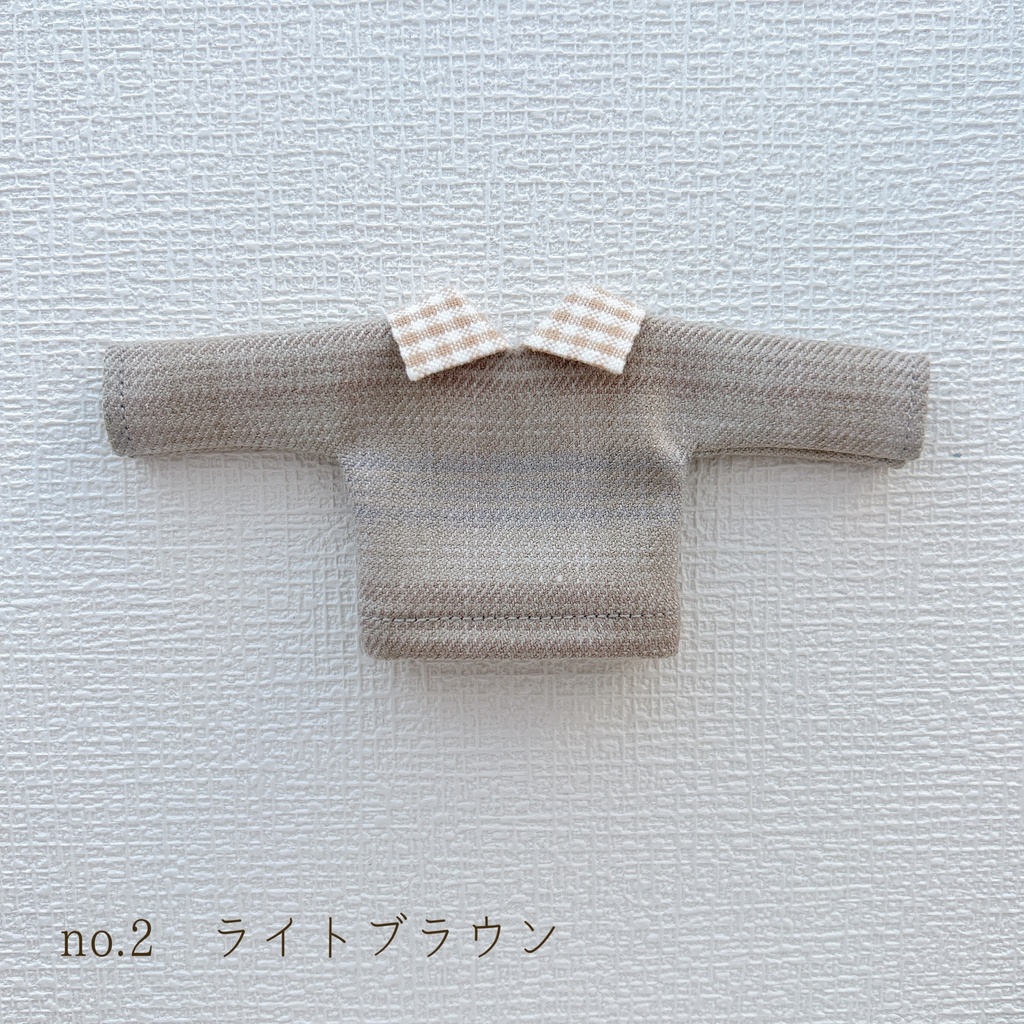 ベージュカラートップス