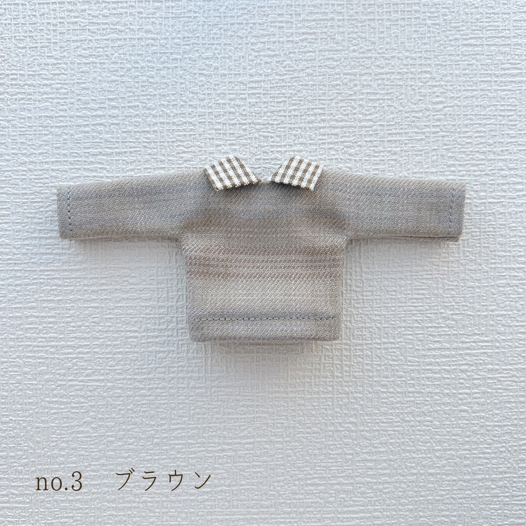 ベージュカラートップス