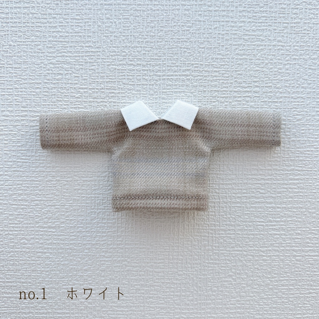 ベージュカラートップス
