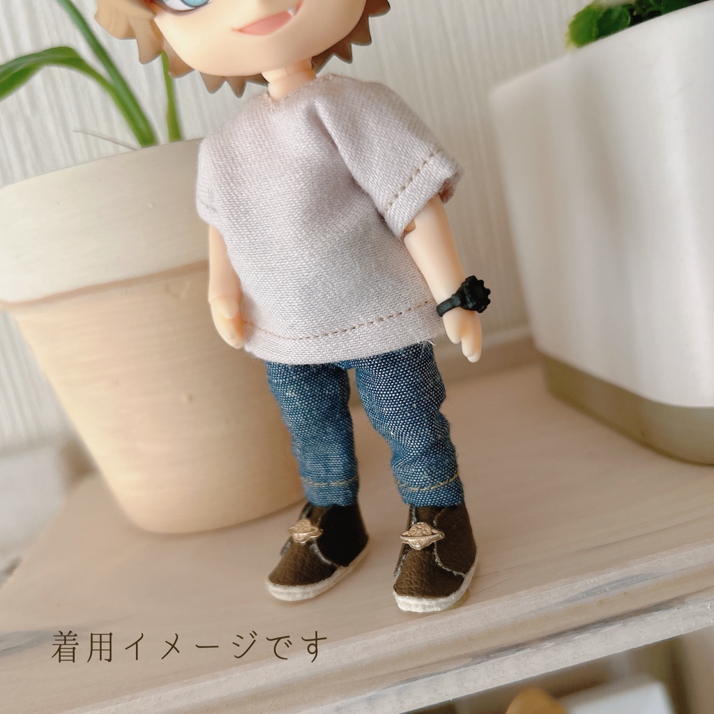 シンプルなパンツ