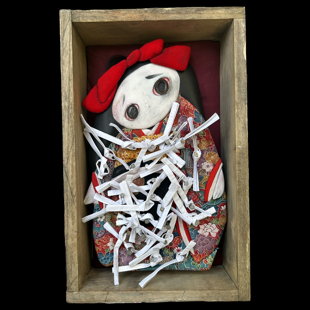 【特級呪物】みんなの恨み言を込めた㊇人形